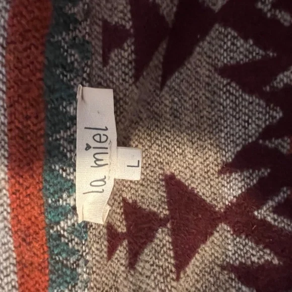 Shacket - Picture 3 of 3